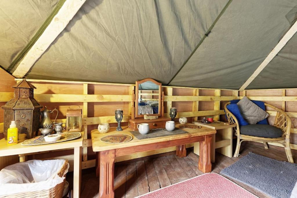 Luxury tent Hobbity Bell Hobbity Log Burner - Hobbity Canterbury