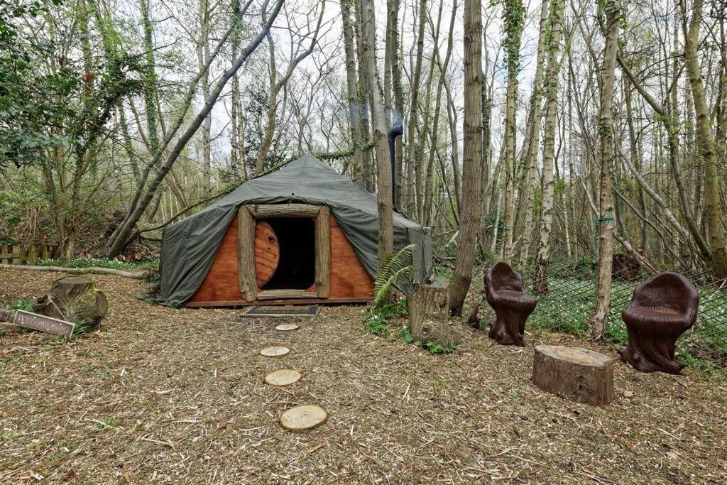 Luxury tent Hobbity Bell Hobbity Log Burner - Hobbity Canterbury