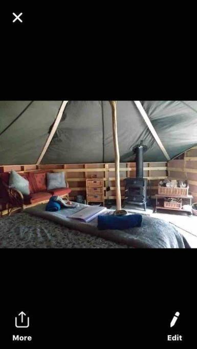 Luxury tent Hobbity Bell Hobbity Log Burner - Hobbity Canterbury
